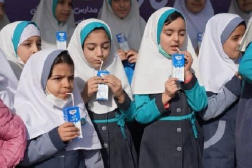 شیر مجانی در ۴۰۰ مدرسه استان سمنان توزیع شد