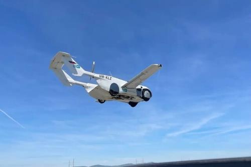 نخستین پرواز مسافربری خودروی پرنده در جهان را ببینید