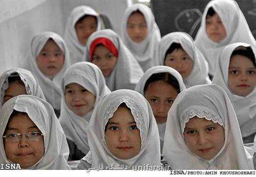 کدام یک از دانش آموزان اتباع غیر ایرانی باید برای ثبت نام مدرسه به دفاتر کفالت مراجعه کنند؟