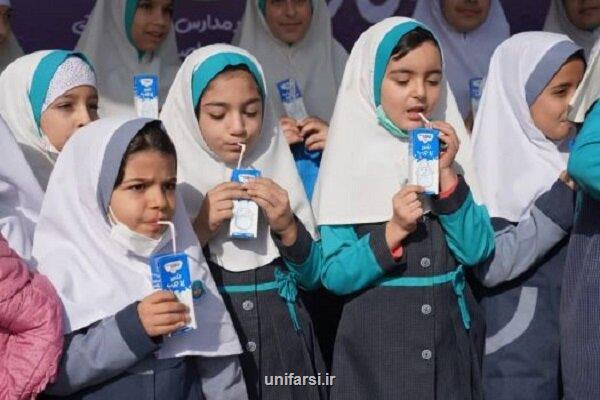 شیر مجانی در ۴۰۰ مدرسه استان سمنان توزیع شد