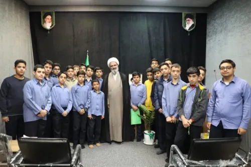 بالندگی نوجوان در گرو نزدیکی به خدا نماز جماعت در مدارس ترویج شود