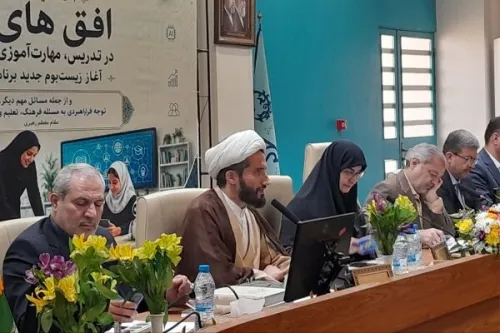 آغاز چرخش از کتاب محوری به برنامه محوری در آموزش دوره ابتدایی