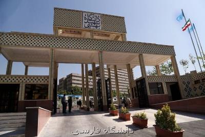 توزیع ژل بهداشتی بین دانشجویان